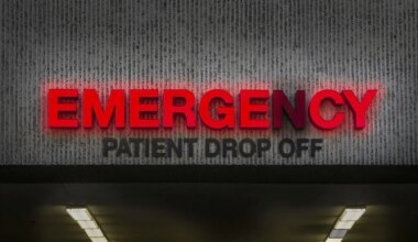 A photo of an illuminated emergency sign on a hospital with the letter N burned out.