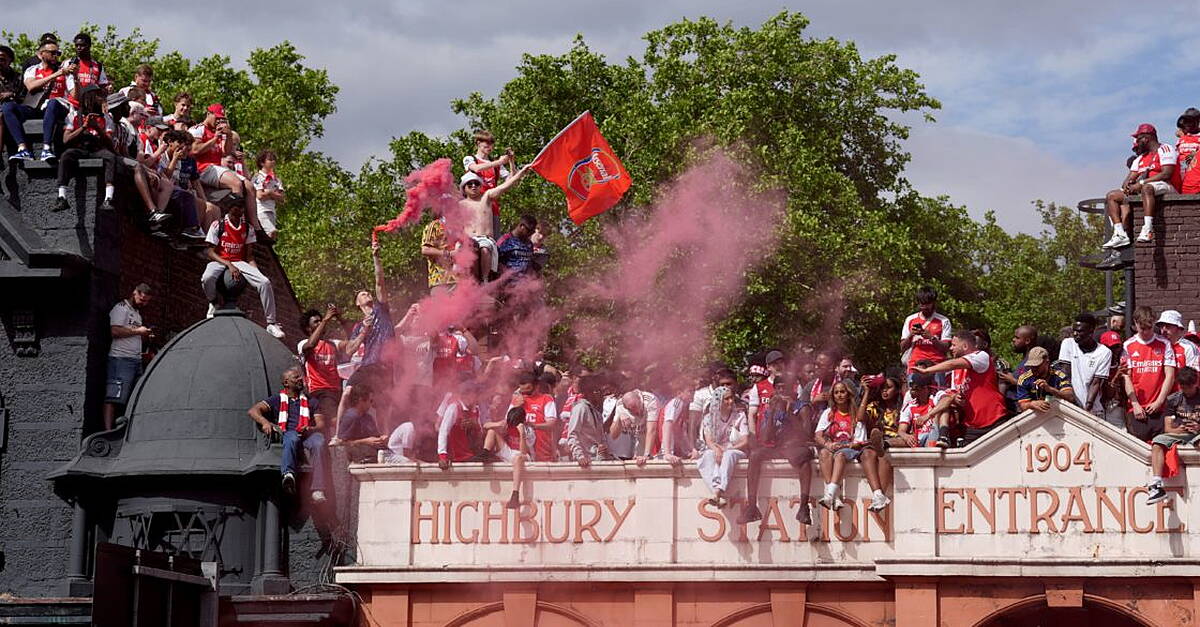 Arsenal parade: Dozens require rescuing from height and nine arrests made