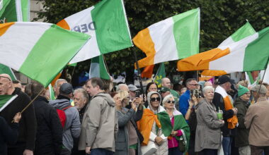 Anti-migrant protest clears after 400 march to Leinster House