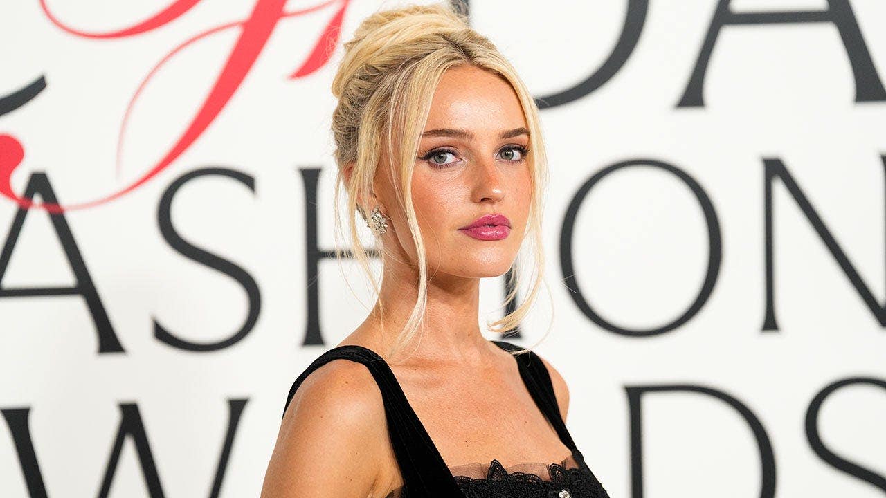 'World's Best Ex-Girlfriend' Morgan Riddle done dating athletes, Nikki Spoelstra's selfies for haters & malls