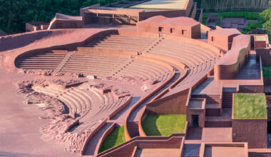 The Earth Valley Theater / GOA (Group of Architects)