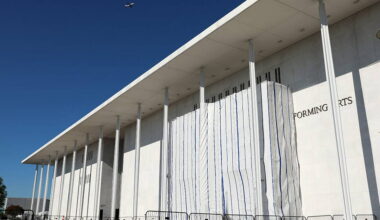 Workers remove Trump’s name from Kennedy Centre