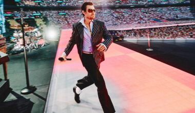 Harry Styles kicks off record-breaking Wembley run with Hockney tribute