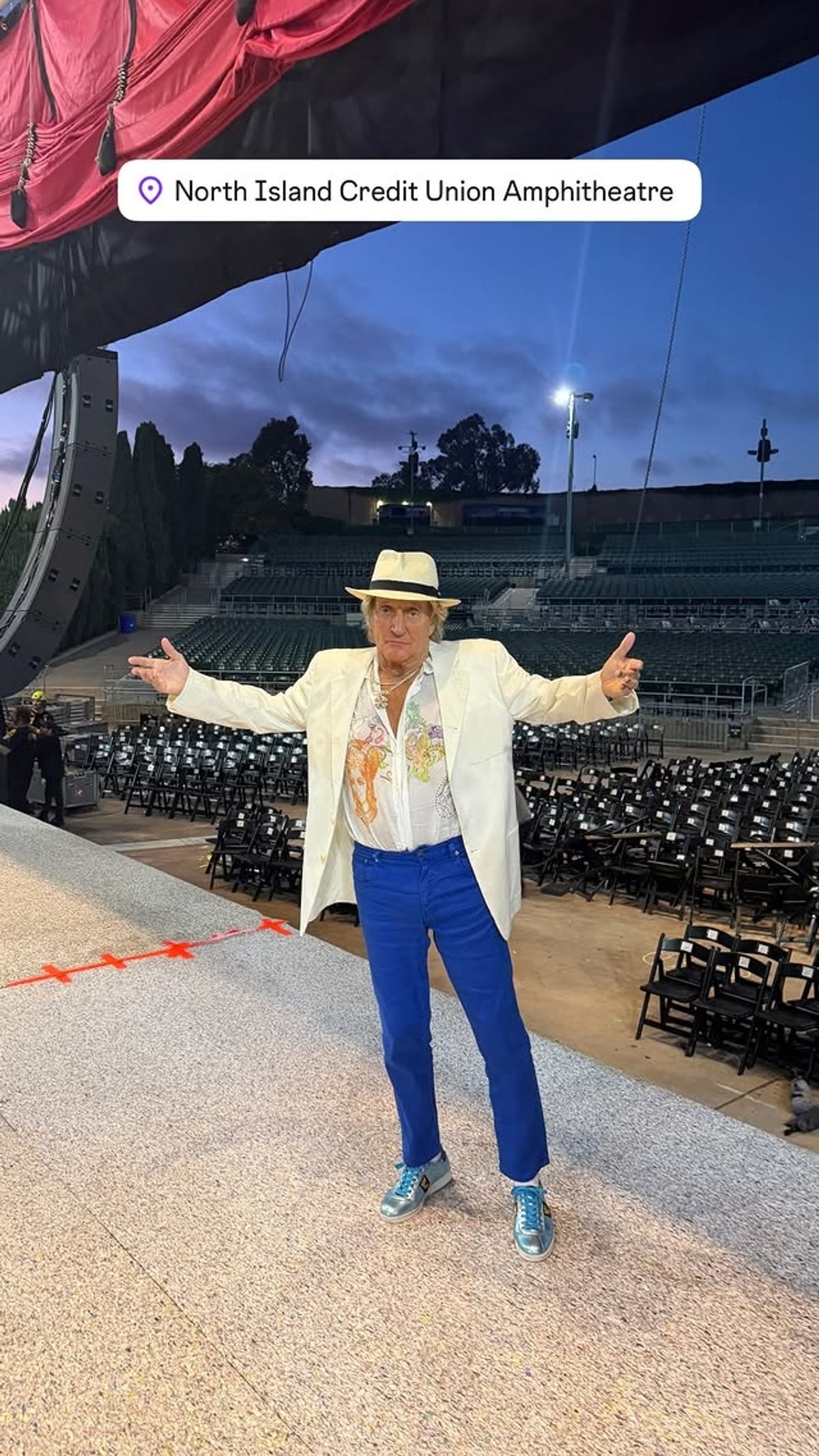 He shared a photo of the empty auditorium before heading off to Boston