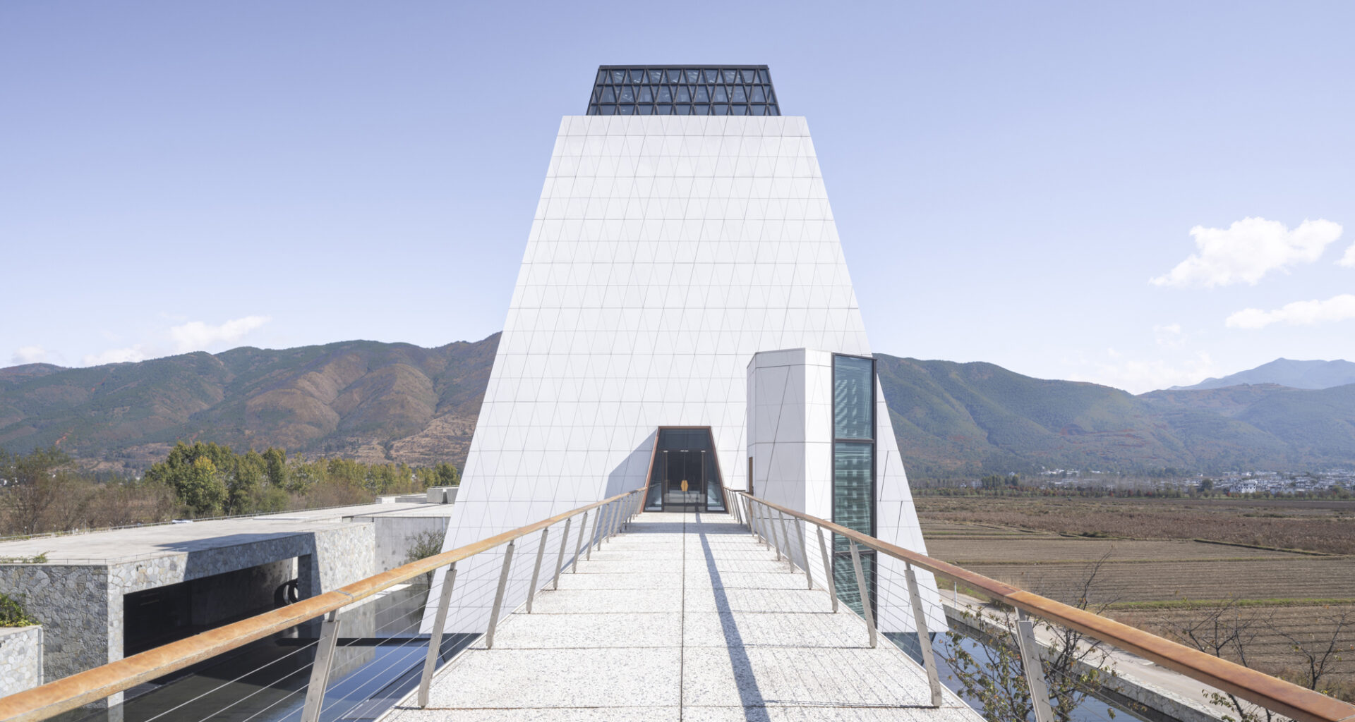 YunTuo Distillery / OLI Architecture