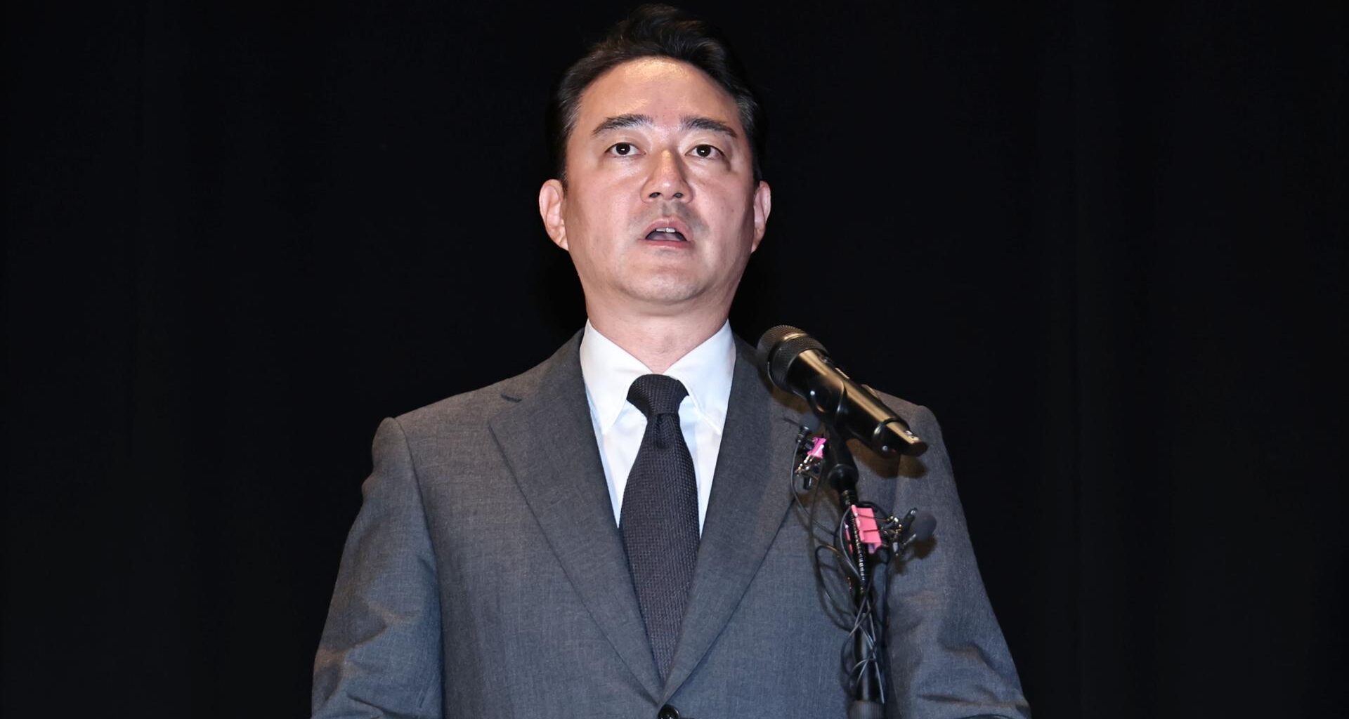 JoongAng Group Vice Chairman Hong Jeong-do speaks during a press conference over a liquidity crisis affecting its subsidiaries and affiliates at the group