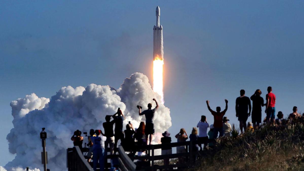 SpaceX valuation balloons to $2.6T, briefly passes Amazon