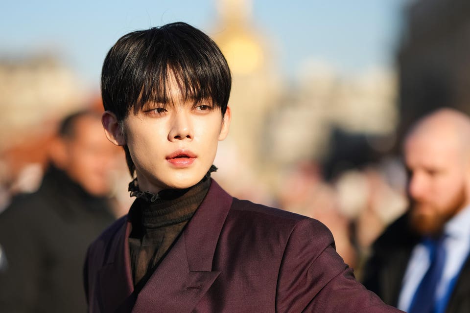 Street Style - Paris Fashion Week - Menswear Fall/Winter 2024/2025 - Day Four