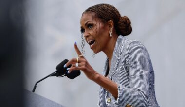 Michelle Obama Draws Laughs After Noting Husband Won ‘A Peace Prize’
