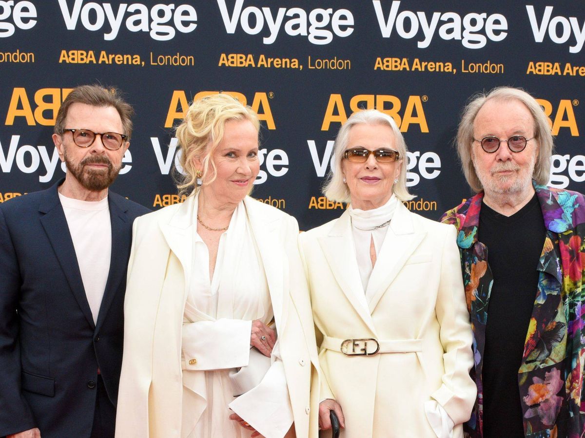 Björn Ulvaeus, Agnetha Fältskog, Anni-Frid Lyngstad and Benny Andersson pose together in front of an ABBA Voyage backdrop on the opneing night of trhe