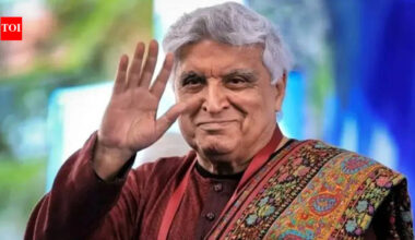 Javed Akhtar: 'My Qaum are all Indians, including you': Javed Akhtar gives strong response to troll over religion remark | Hindi Movie News