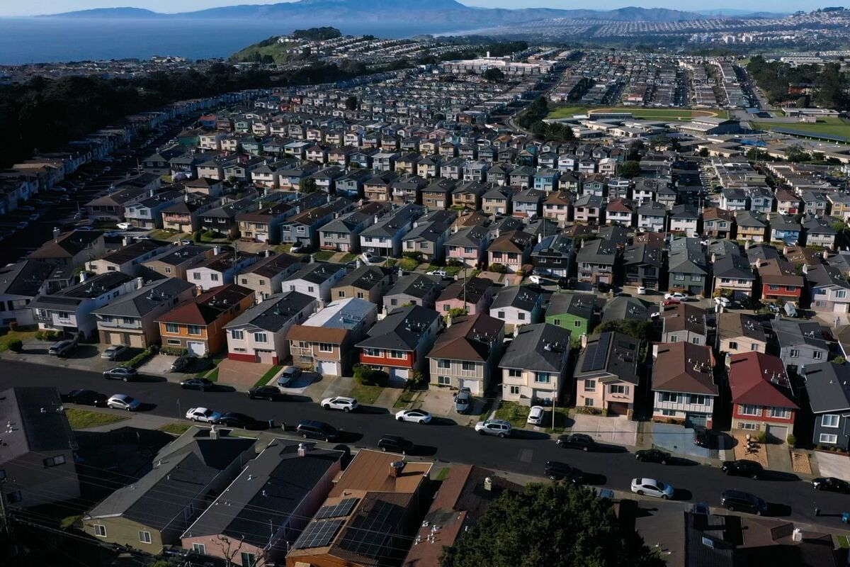 Fannie, Freddie Ramp Up Rate Risk in MBS Portfolios (FNMA, FMCC)
