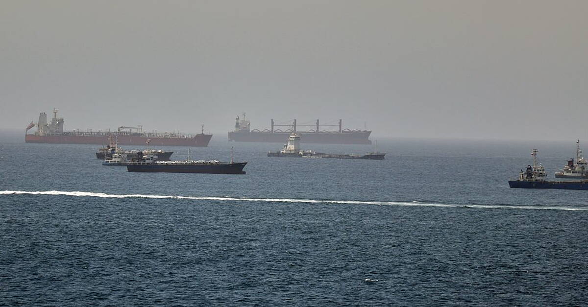 Iran attacks Bahrain and Kuwait following US strikes and threatens to halt talks