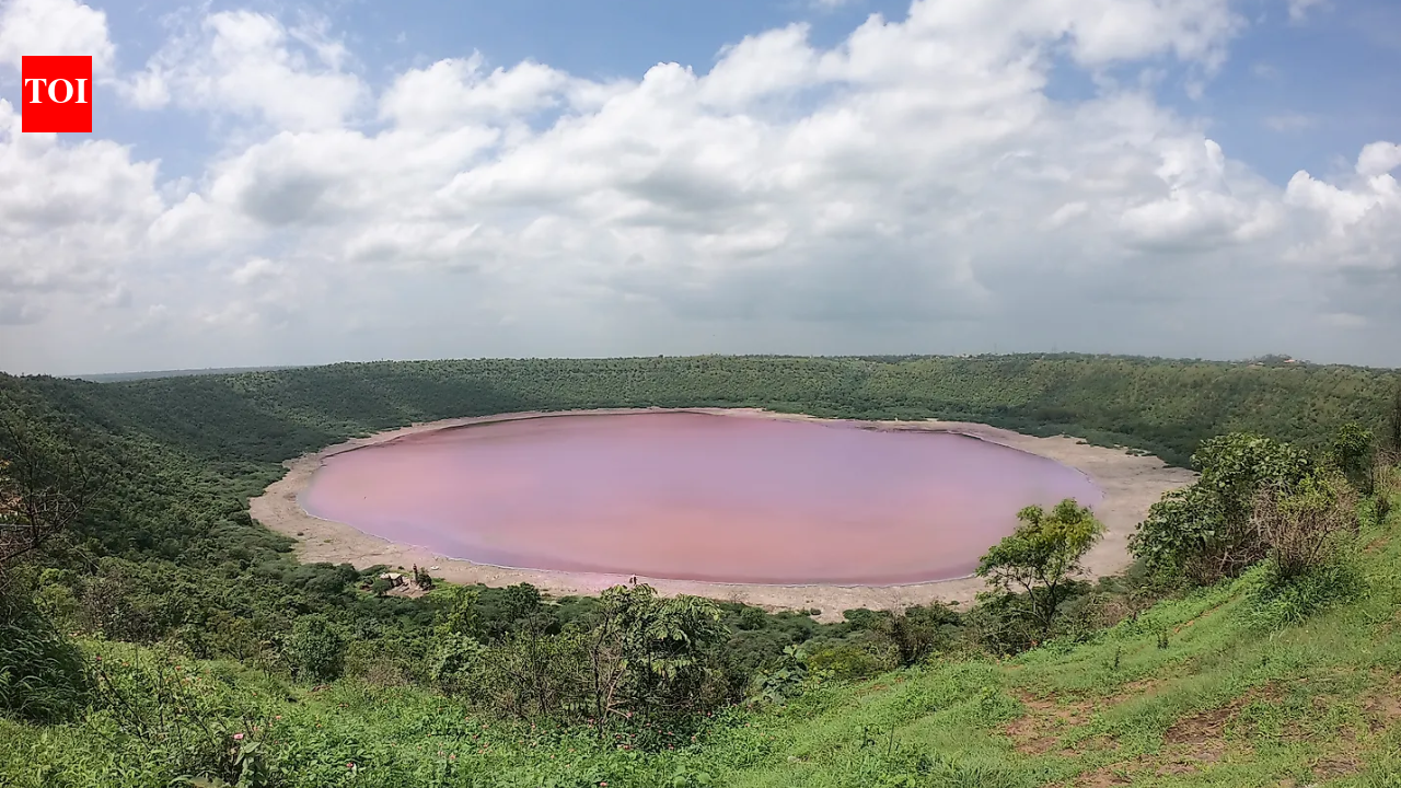7 lakes created by meteor impacts around the world: From Lake Manicouagan to Clearwater Lakes |