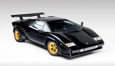 This 1985 Lamborghini Countach Could Fetch $1.1 Million at Auction