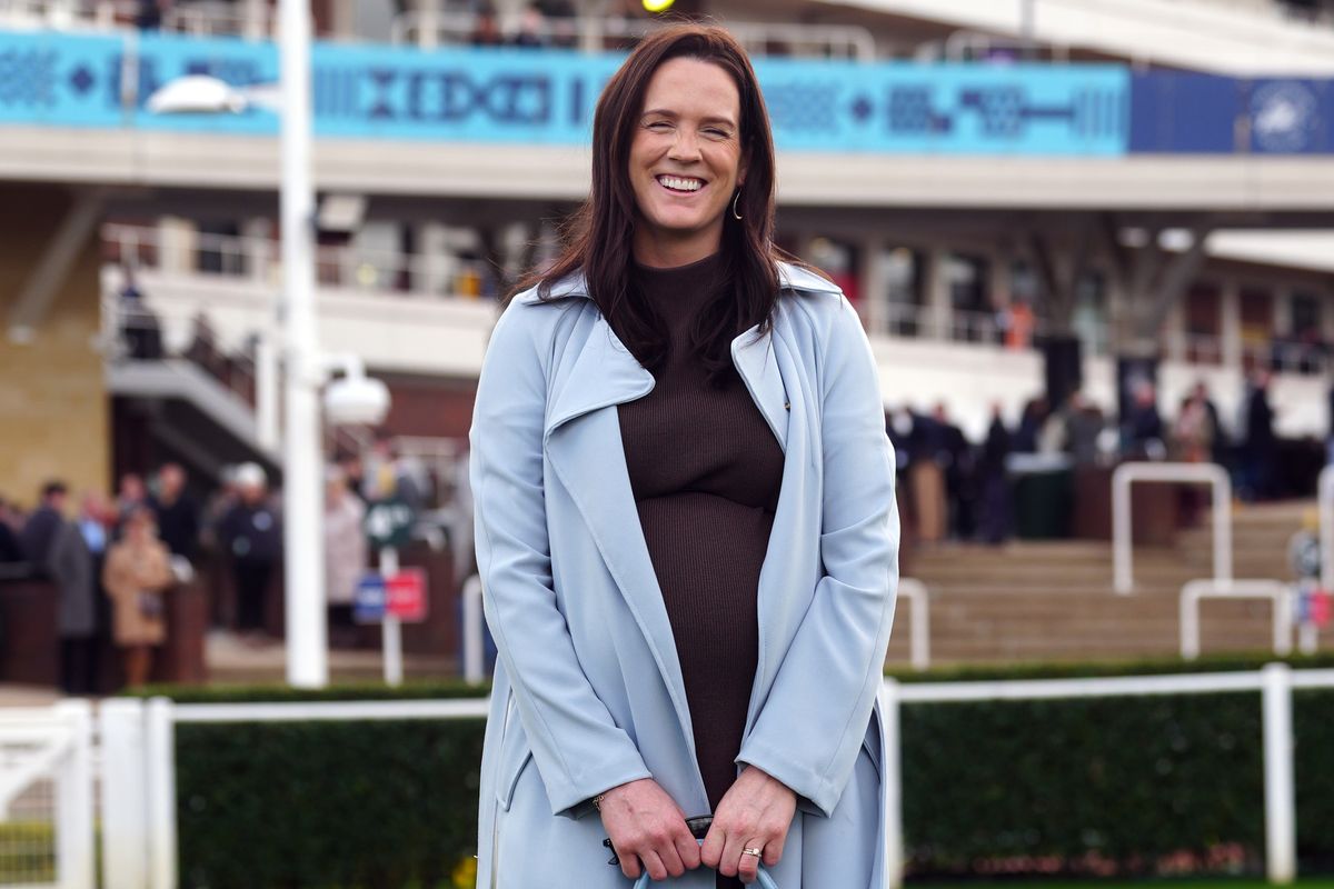 Another lovely pic of Rachael!