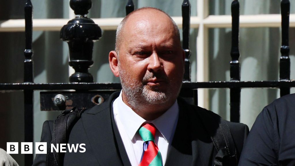 Father of murdered teenager welcomes under-16s social media ban - BBC