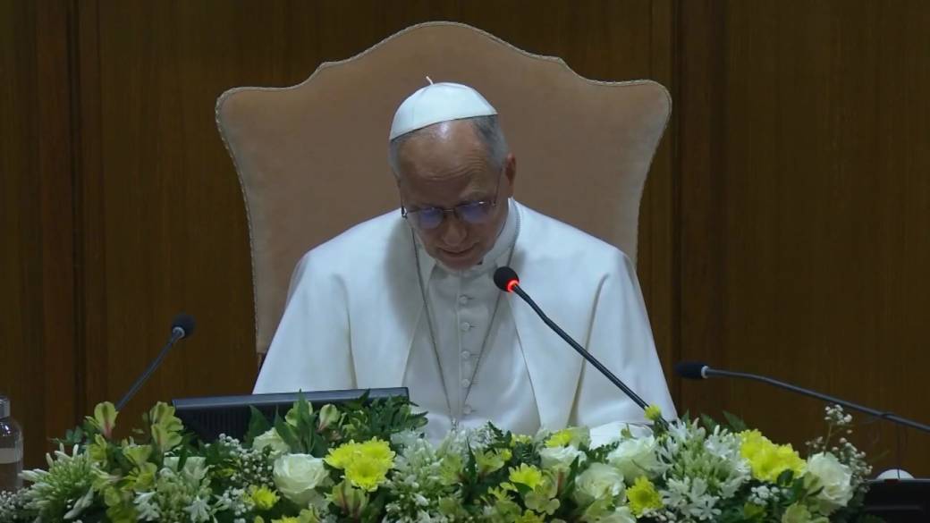 Click to play video: 'Pope Leo warns AI must be ‘disarmed’ in 1st encyclical'