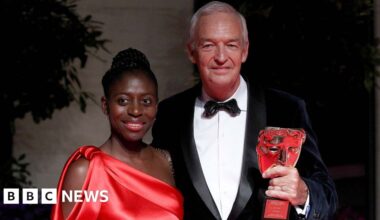 Ex-Channel 4 News host Jon Snow reveals he has Alzheimer's - BBC