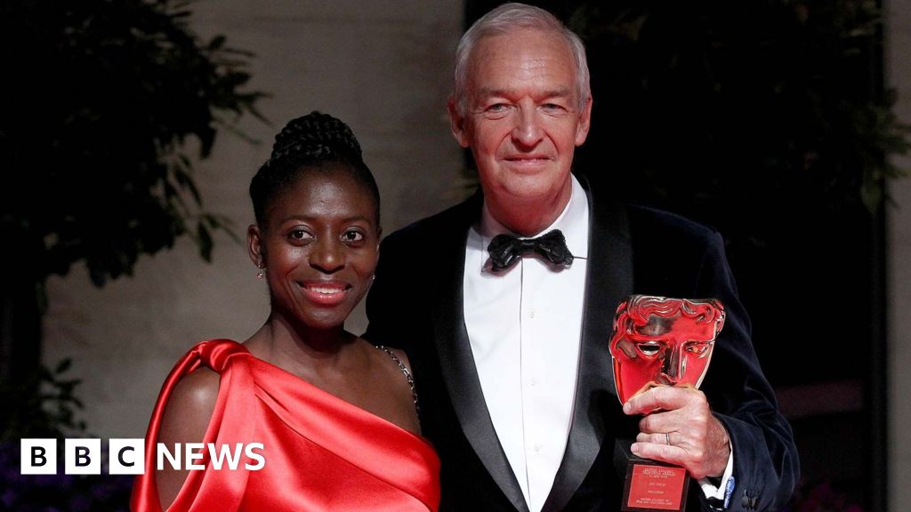 Ex-Channel 4 News host Jon Snow reveals he has Alzheimer's - BBC