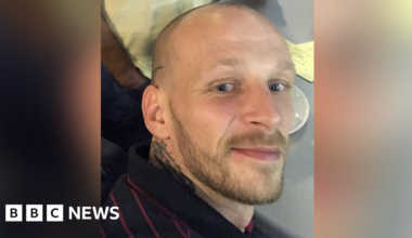 'Disruptive' passenger restrained on Jet2 flight dies - BBC
