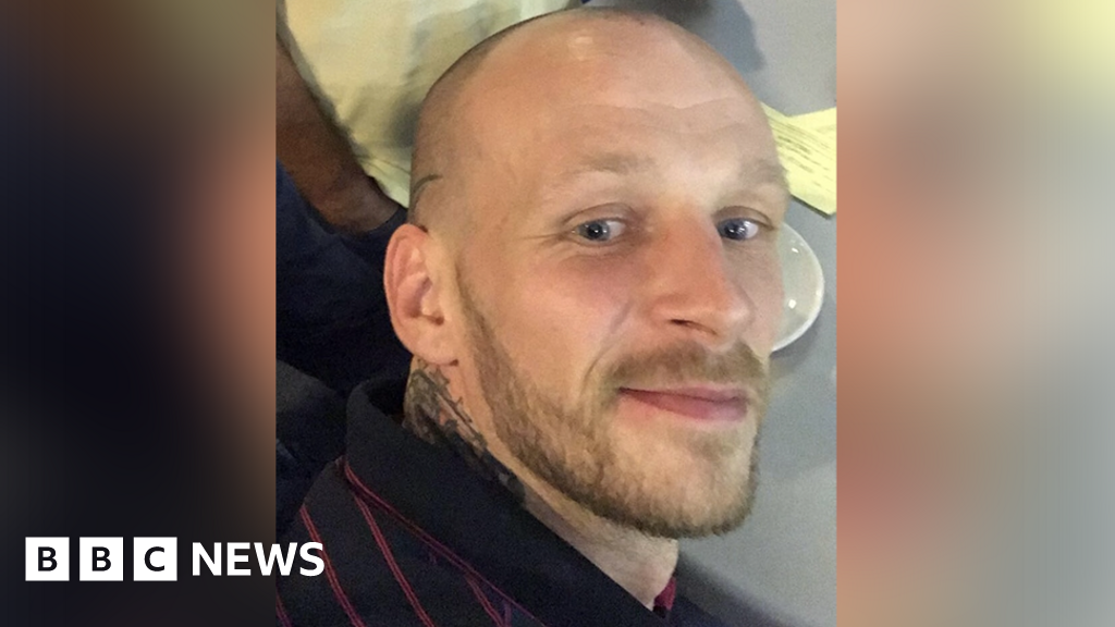'Disruptive' passenger restrained on Jet2 flight dies - BBC