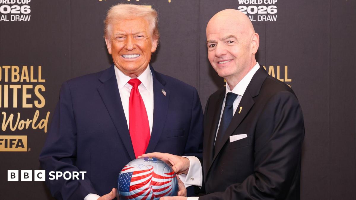 US president Donald Trump and Fifa president Gianni Infantino holding a football