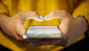 Dear Dáithí: I'm uncomfortable with the messages from my friend's husband 