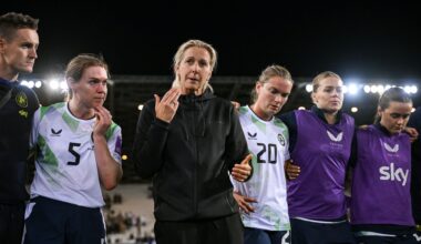 Republic of Ireland head coach Carla Ward speaks to her team. Pic: Stephen McCarthy/Sportsfile