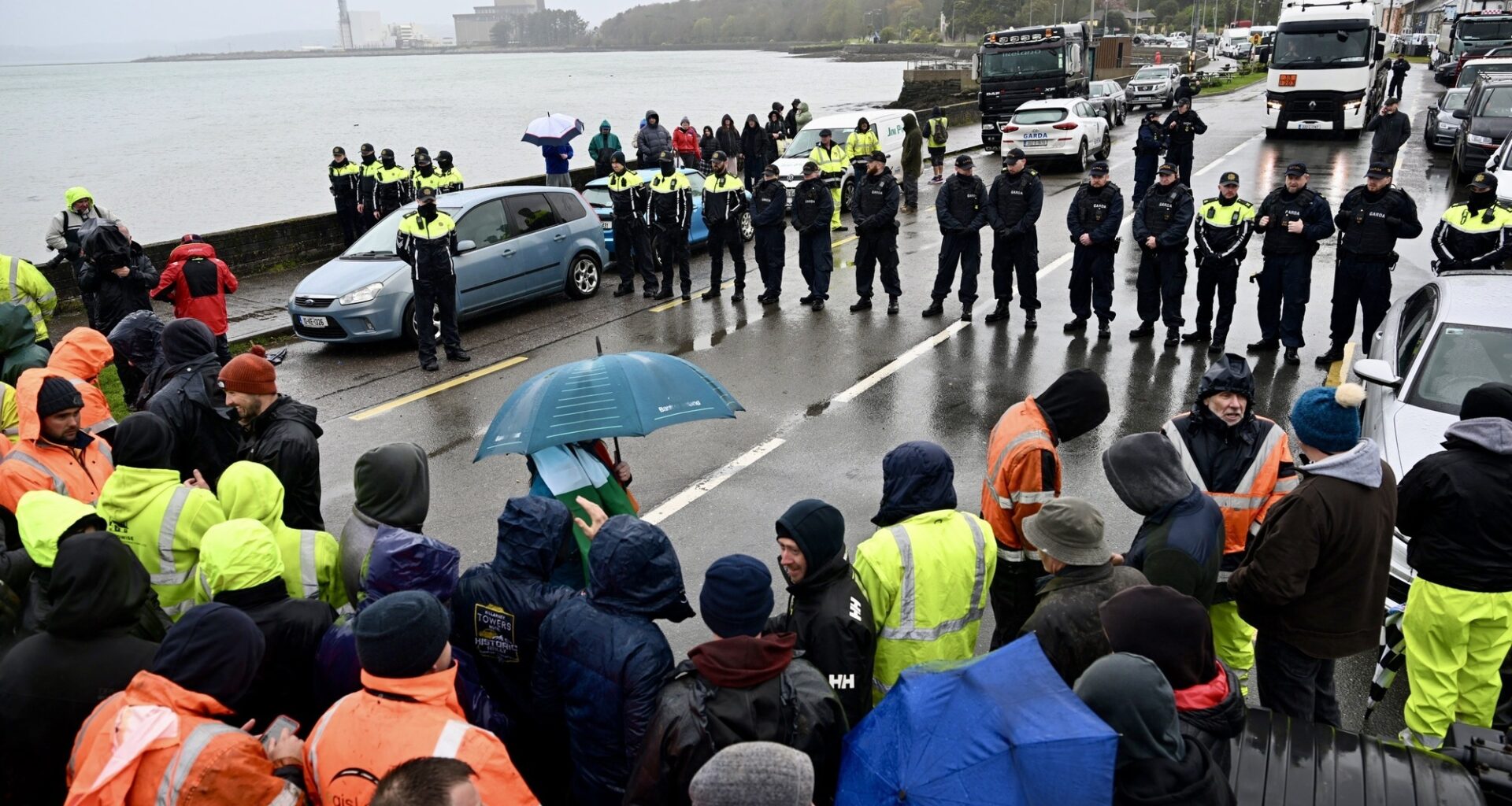 Standoff between gardai and protesters at Whitegate as protesters prevent a fuel tanker from entering the Irving Oil refinery. Picture: Larry Cummins