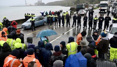 Standoff between gardai and protesters at Whitegate as protesters prevent a fuel tanker from entering the Irving Oil refinery. Picture: Larry Cummins