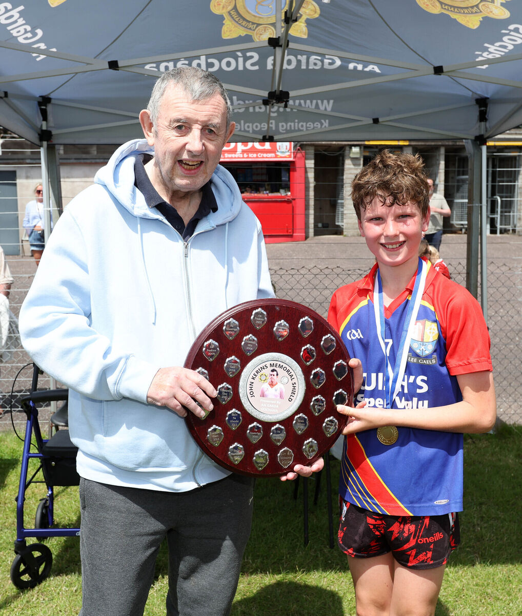  John Kerins Memorial Shield Final: Lee Gaels V's Brian Dillon's: Humphry Kerins, presents the Shield to the winning Captain, Joseph O'Sullivan, Lee Gaels.