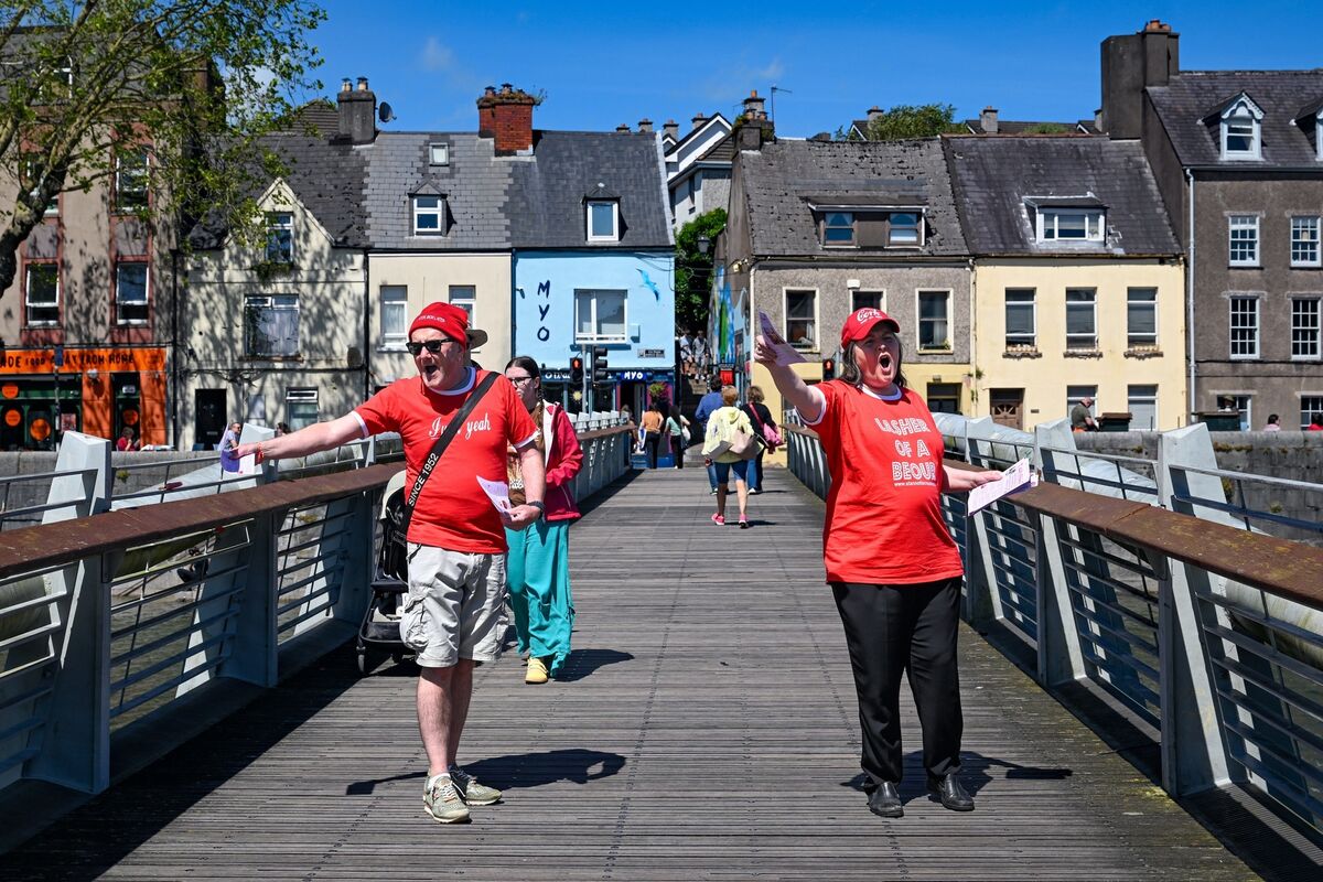Teddy Twohig, Stanley Notte, Maria Gillen, Catherine Ronan, and Len O’Donovan during the flash mob in Cork. Picture: Chani Anderson