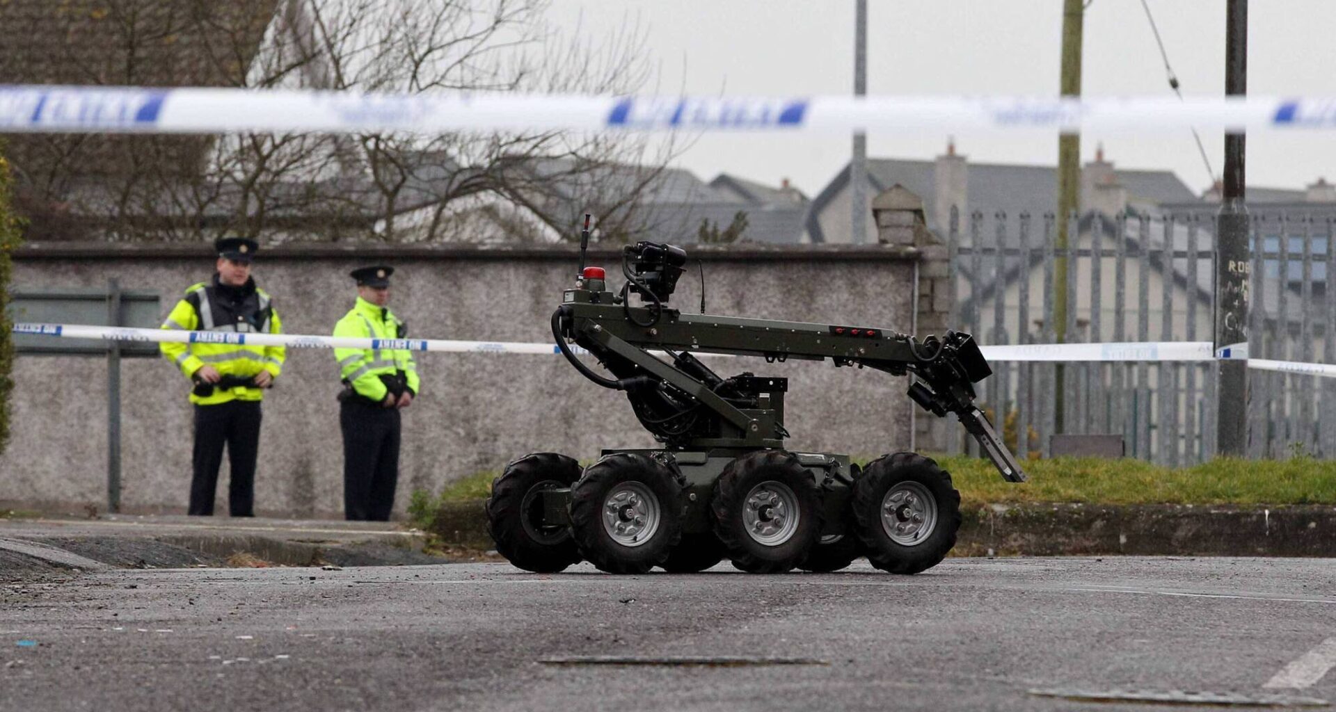 A 2015 file photo of gardaí supervising the removal of a suspect device by the Defence Force’s Explosive Ordnance Disposal unit. The device found in Bandon on Thursday was found at the home of a man who develops accommodation for asylum seekers. File picture: Jim Coughlan