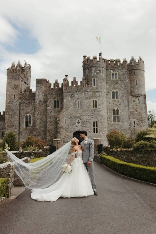 Laura Nolan and Matthew MaNabb on her wedding day. Picture: Guilherme Resende & Edgar Camargo @guilhermertds