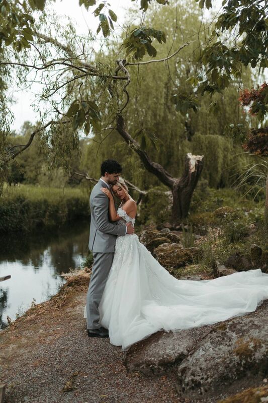 Laura Nolan and Matthew MacNabb on their wedding day. Picture: Guilherme Resende & Edgar Camargo @guilhermertds