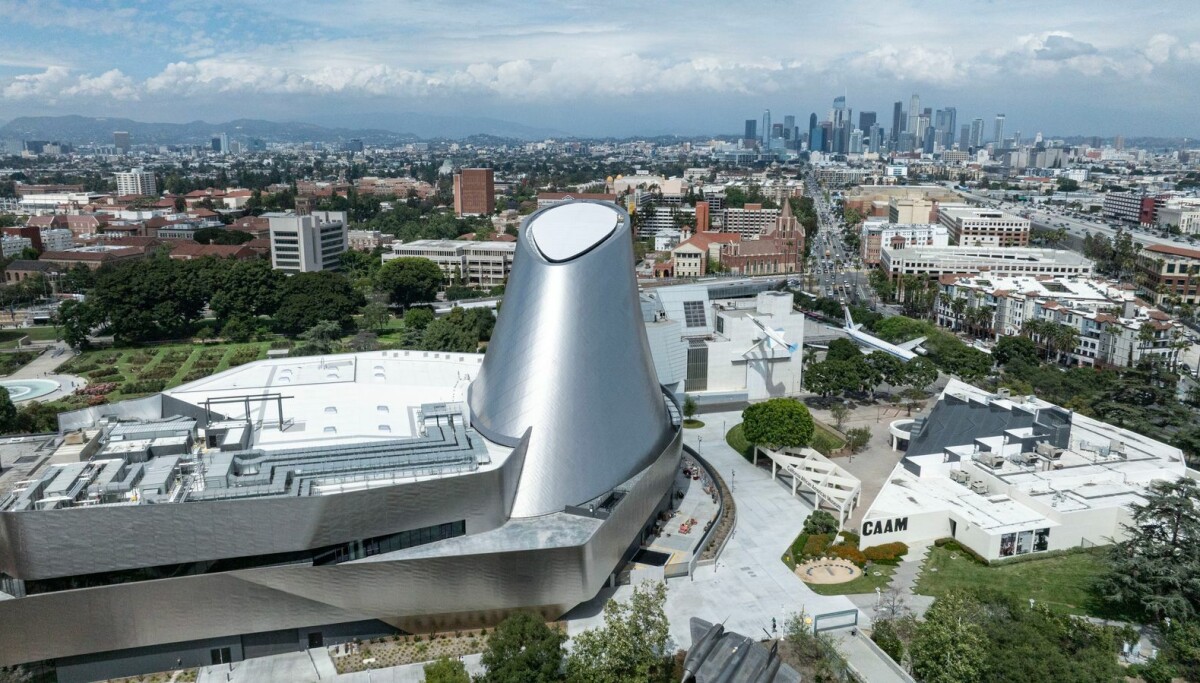 Space Shuttle Endeavour stacks up nicely for new California exhibit