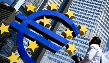 Euro sinks to one-year low as falling oil prices ease pressure on ECB – The Irish Times