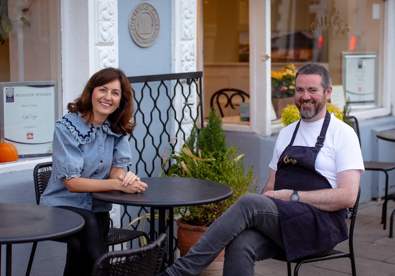 Cafe Lógr: Petra and David Hayes