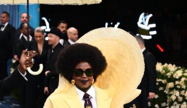 Lauryn Hill honoured with living legend icon gong at BET Awards – The Irish News