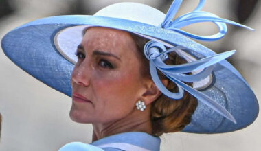 Kate Middleton's ice-cold reaction to booing crowds during Trooping carriage procession with her 3 children