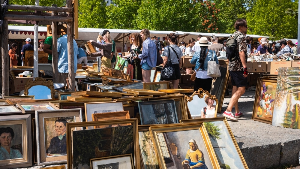 She bought a painting at a thrift store for $100. Decades later, her son sold it for over $250,000 — how they did it