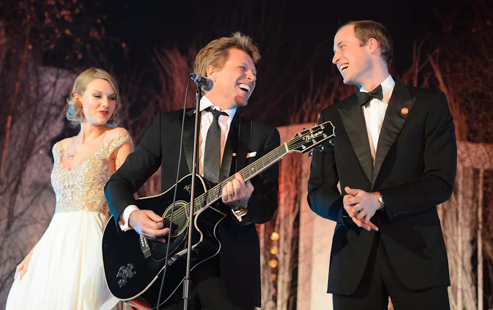 Taylor Swift, Jon Bon Jovi and Prince William, Duke of Cambridge sing on stage at the Centrepoint Gala Dinner at Kensington Palace