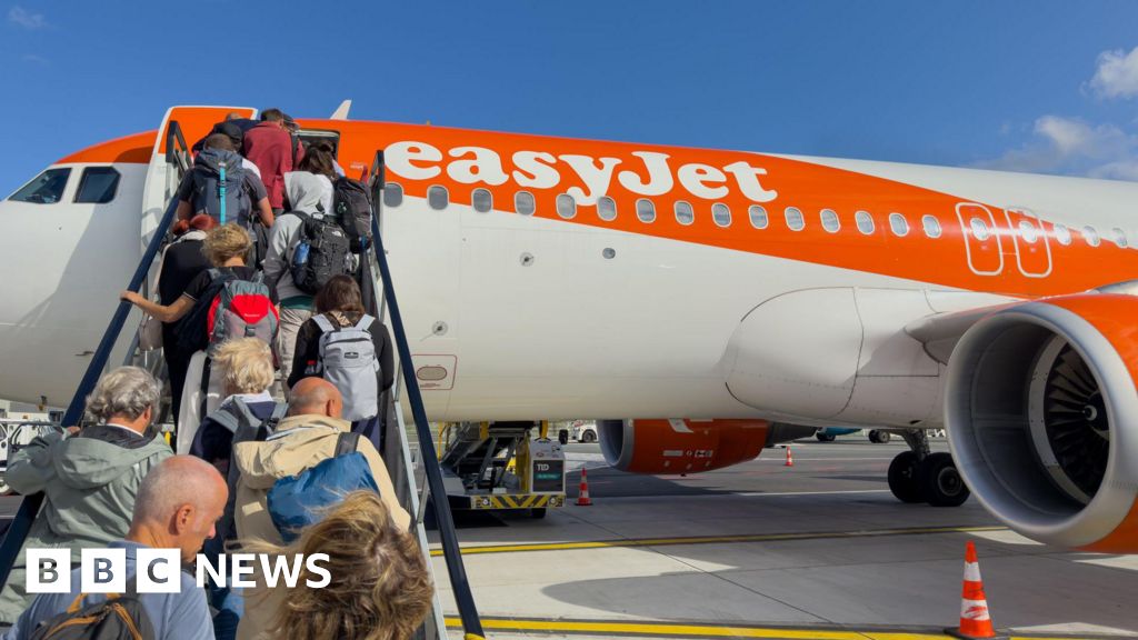 EasyJet rejects £4.7bn takeover offer from US investment firm Castlelake - BBC