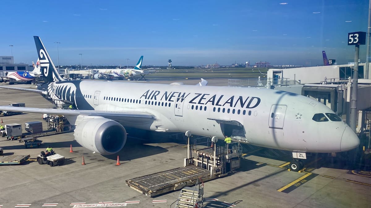 As oil and jet fuel prices fall, when will we get cheaper airfares?