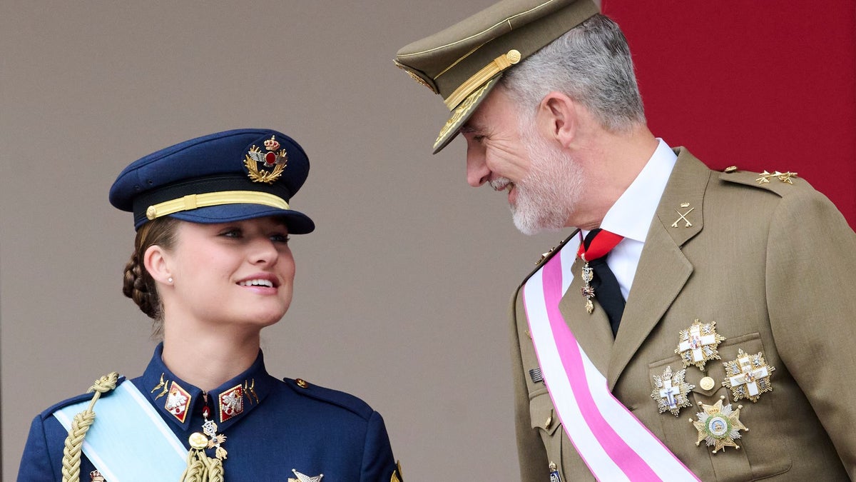 Princess Leonor becomes first Spanish Royal to complete parachute training — See the photos