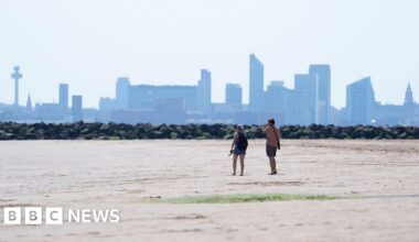 How is the heatwave affecting the North West of England? - BBC