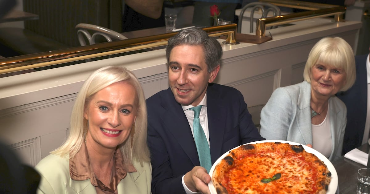 Customers unlikely to see drop in prices due to VAT cut for restaurants, Harris says – The Irish Times