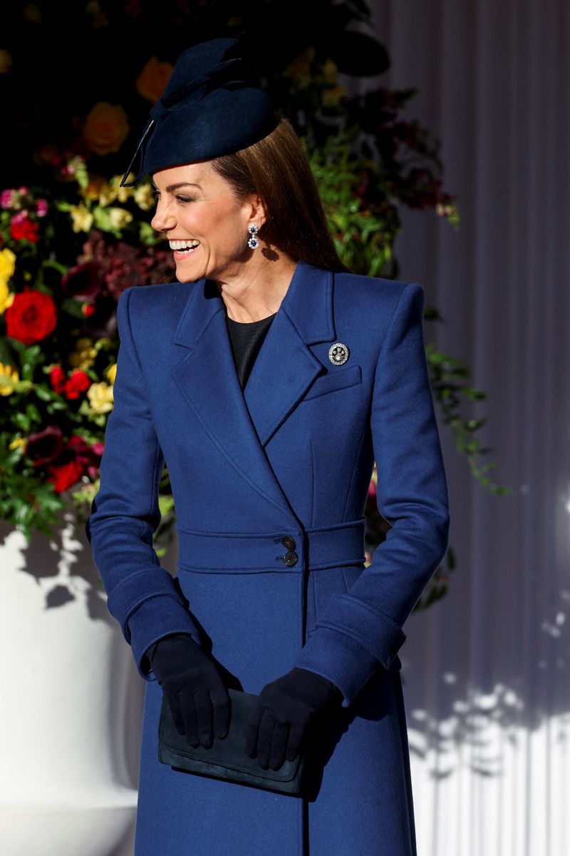Kate completed her elegant ensemble with Emmy London's Natasha clutch.
