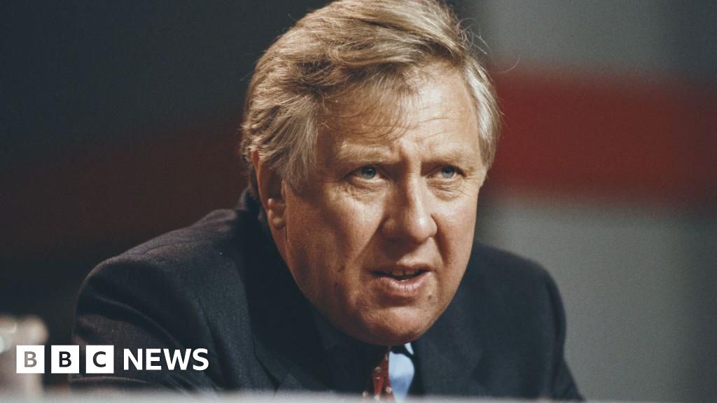 Roy Hattersley, former Labour deputy leader, dies aged 93 - BBC